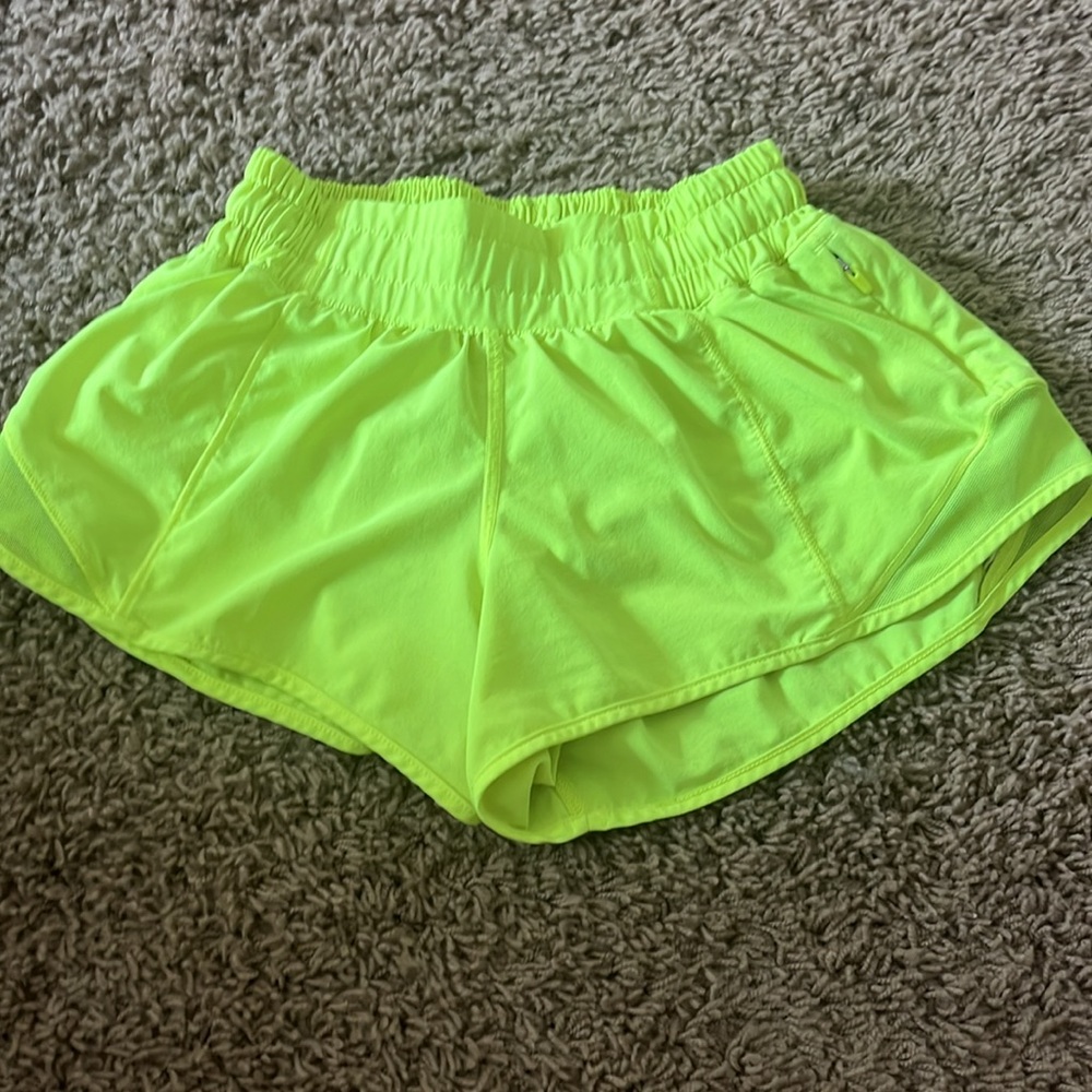 Lululemon hotty hot shorts 2.5 inch size 0